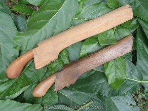 perak goloks in their sheaths